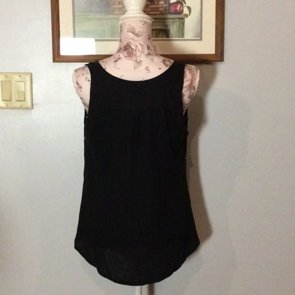 Express Black & White Blouse - Picture 2 of 6